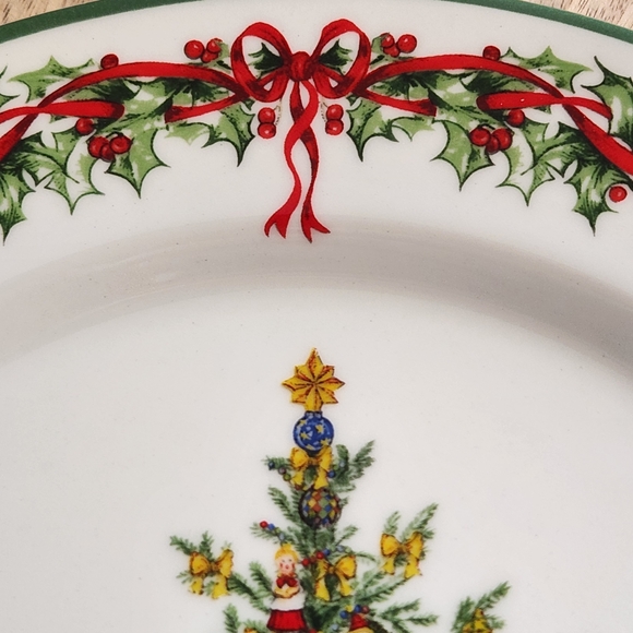 Christmas Traditions Tree Plate with Holly Border - Picture 6 of 10
